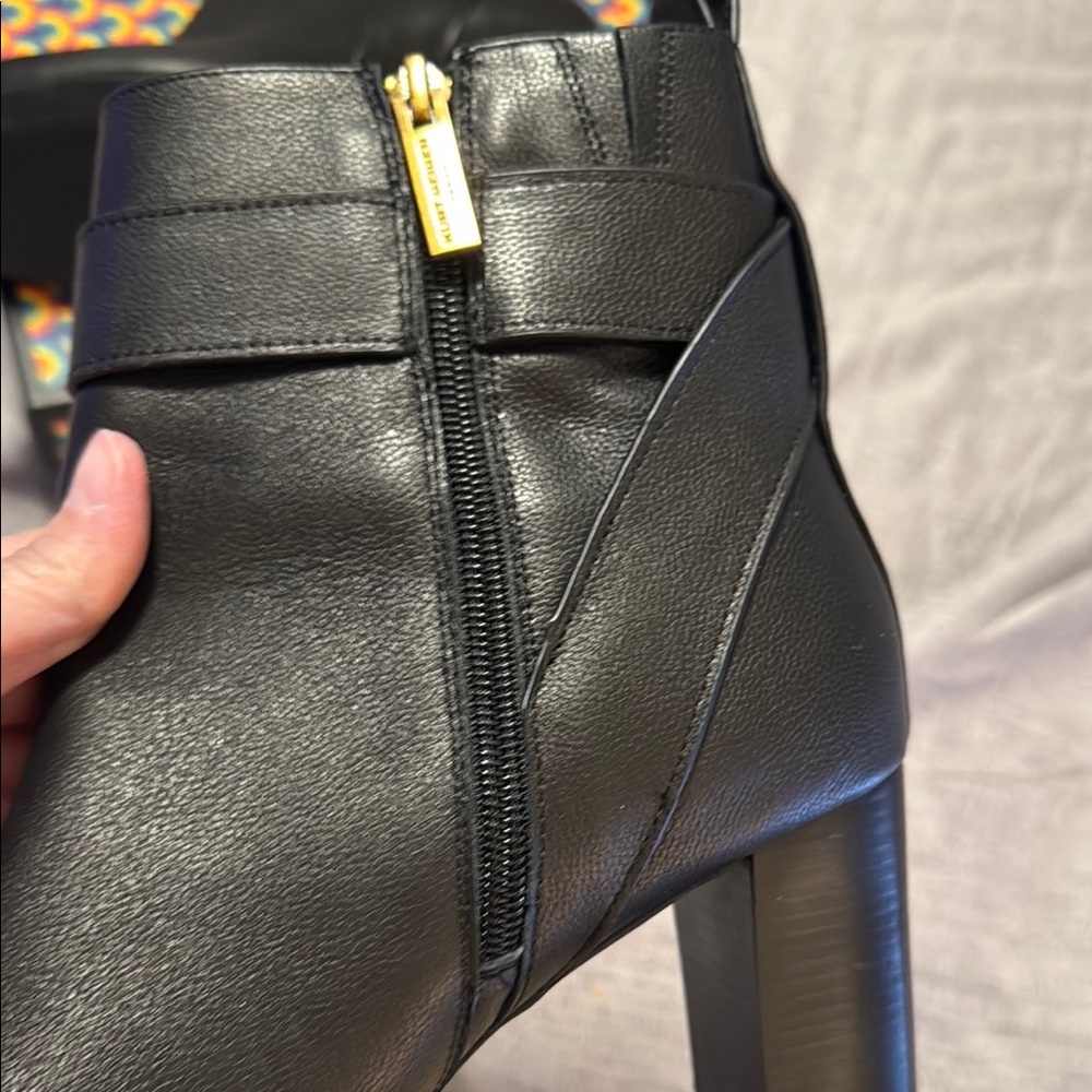 Kurt Geiger Black and Gold Ankle Boots Size 41 or 10 - Picture 6 of 14